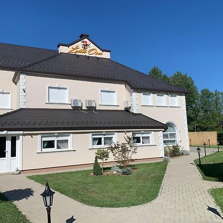 Zuta Osa Hotel Fehértemplom Kültér fotó