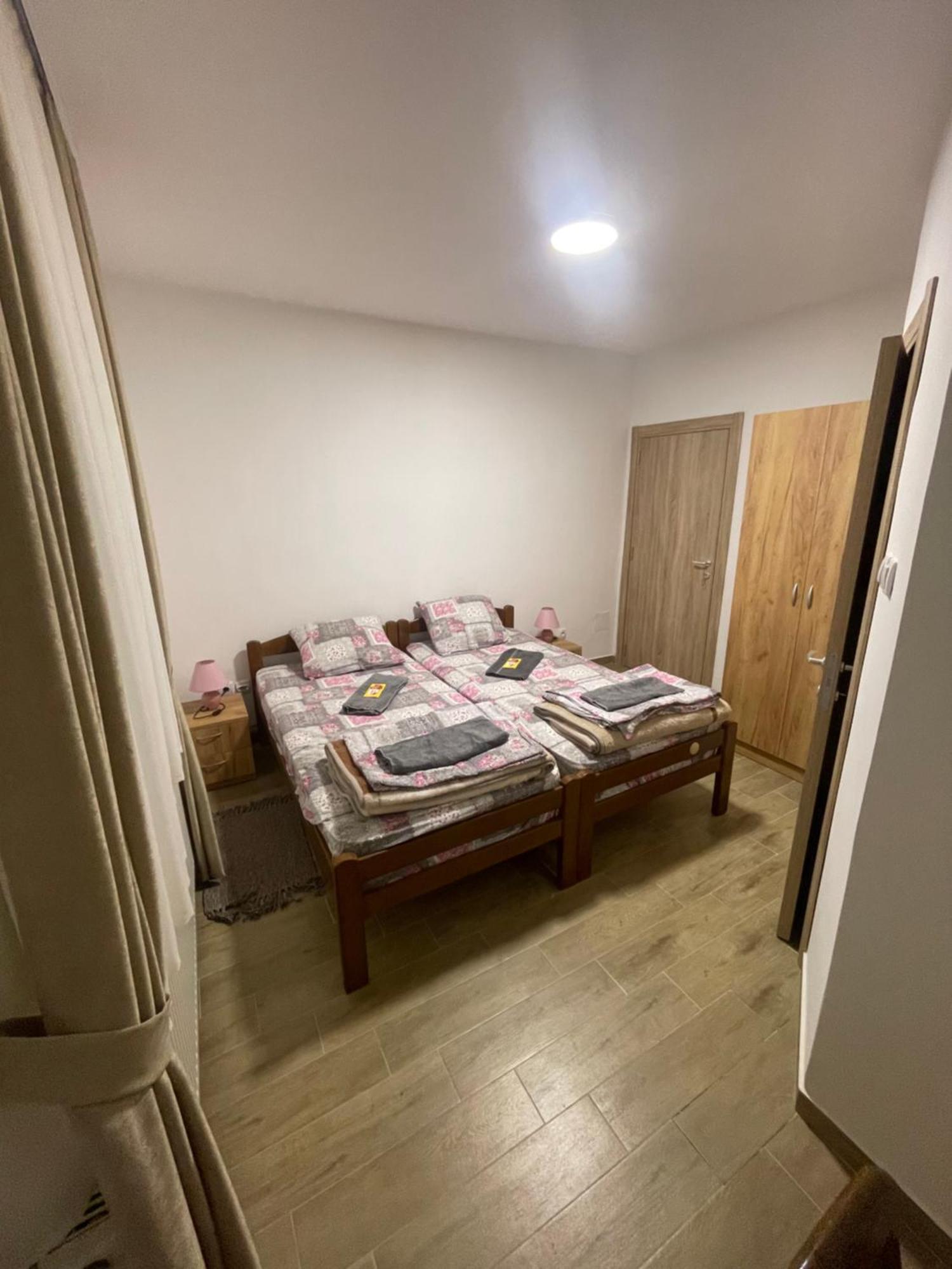 Zuta Osa Hotel Fehértemplom Kültér fotó